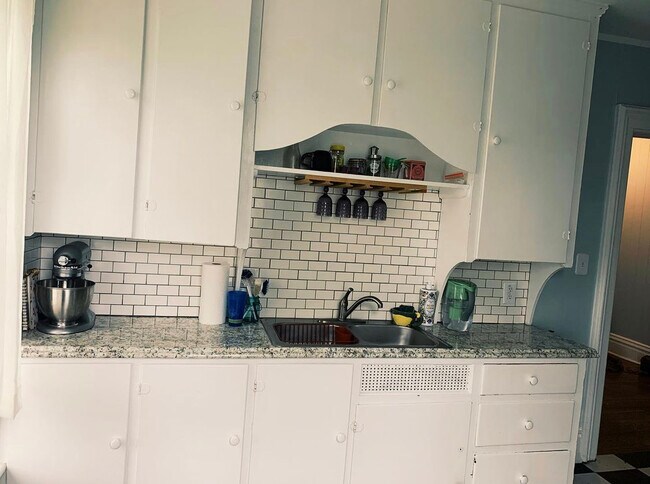 Photo - 709 W Kalamazoo Ave