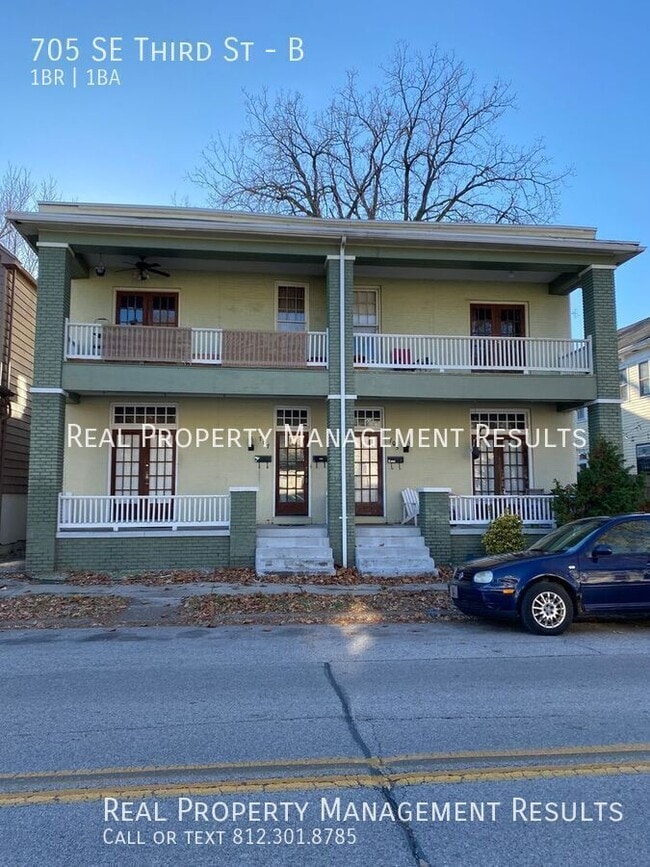 Building Photo - 705 SE Third St-B Unit B