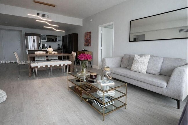 Building Photo - 1900 N Bayshore Dr Unit 1714