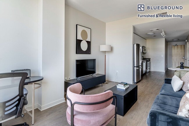 Photo - 1 S Market St Unidad SI FL18-ID1312