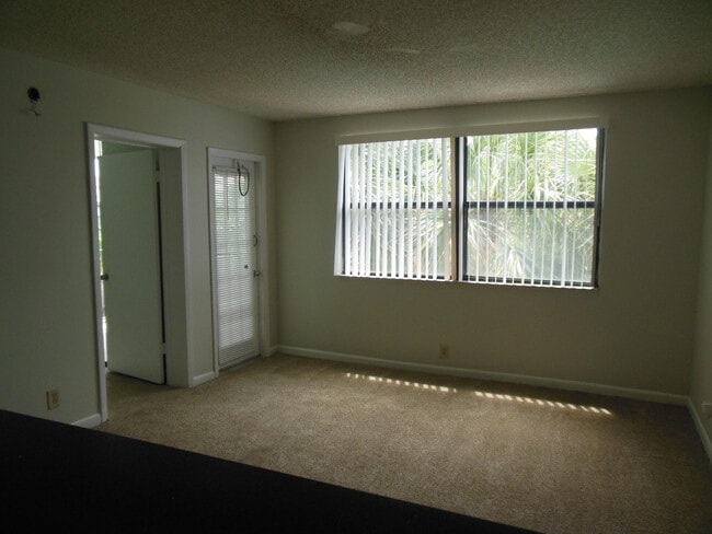 Photo - 708 Executive Center Dr Unit 33