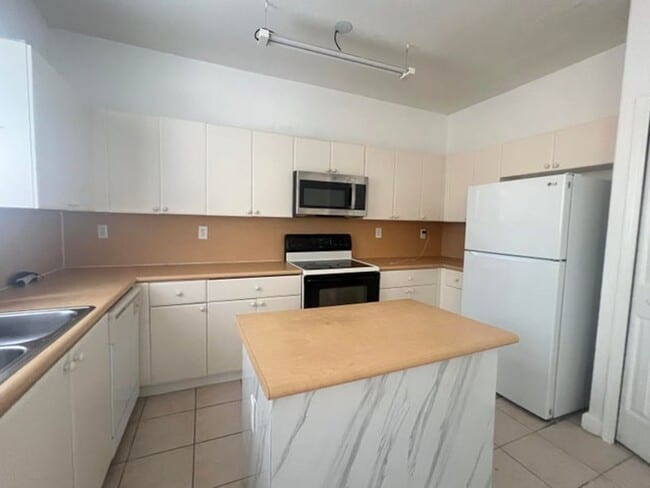 Building Photo - 3804 Shoma Dr Rental