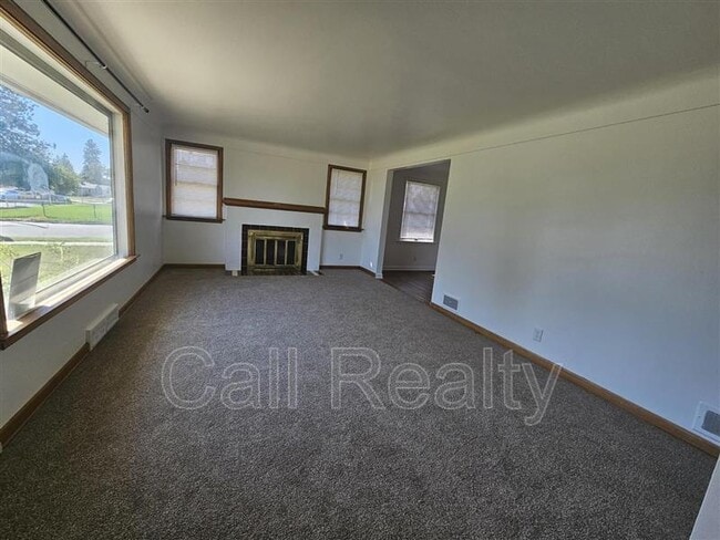 Building Photo - 2338 W Walton Ave Rental