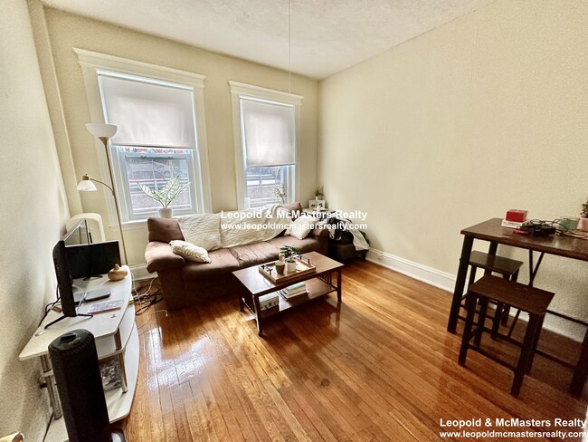 Building Photo - 83 Gordon St Rental