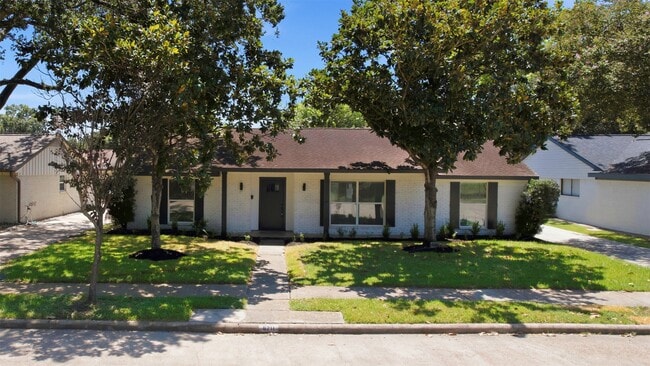 Building Photo - 6211 Dumfries Dr