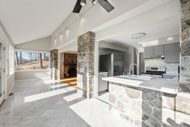 Photo - 16 Crescent Dr