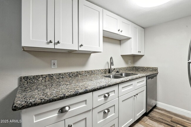 Photo - 1115 N 84th Pl