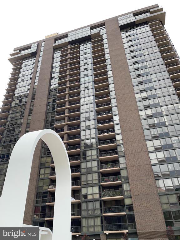 Building Photo - 241 S 6th St Unit 802B Rental