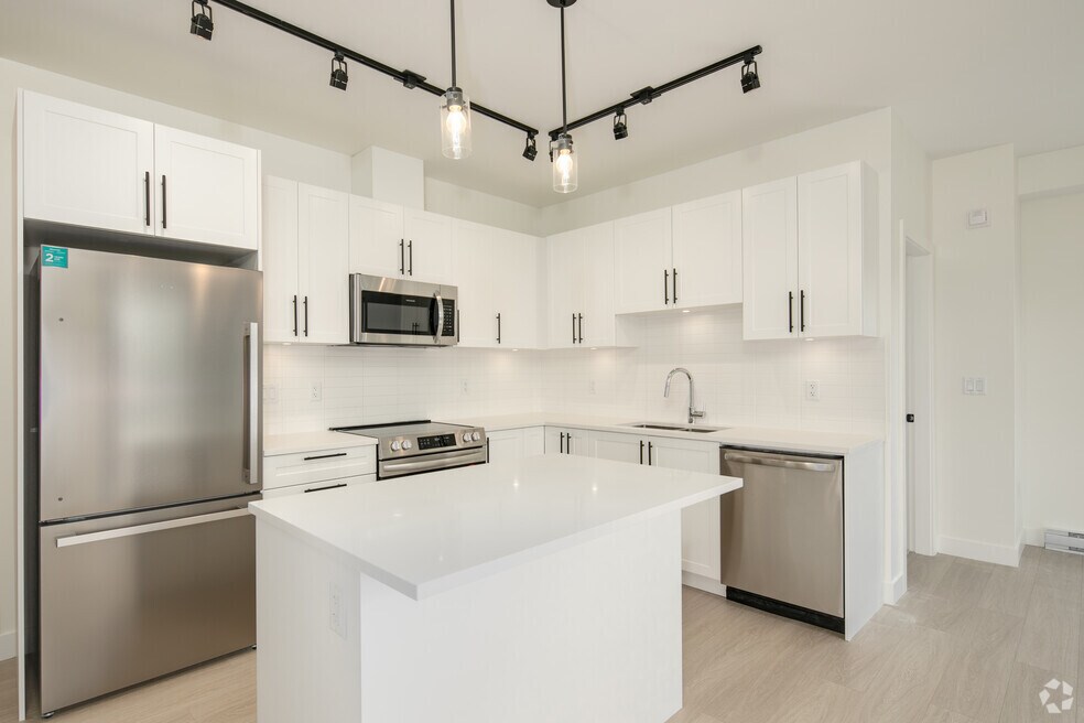 2BR, 2BA - 890SF - Kitchen