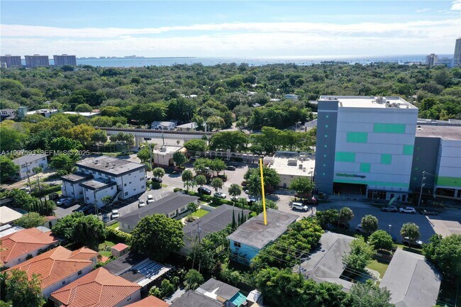 Photo - 2465 SW 27th St Unidad 2