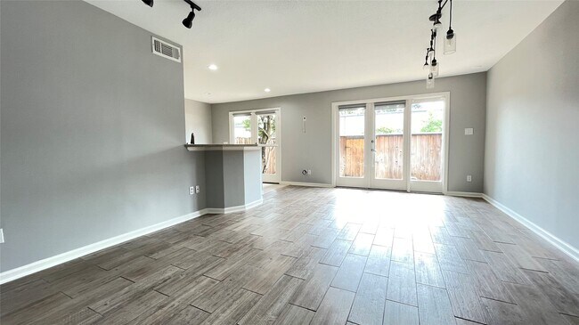 Photo - 403 N Post Oak Ln Unidad 403
