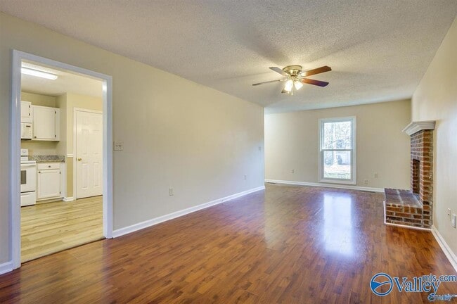 Photo - 124 Suffolk Dr