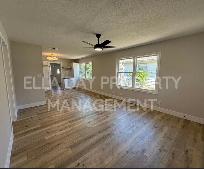Photo - 123 N Tracy St