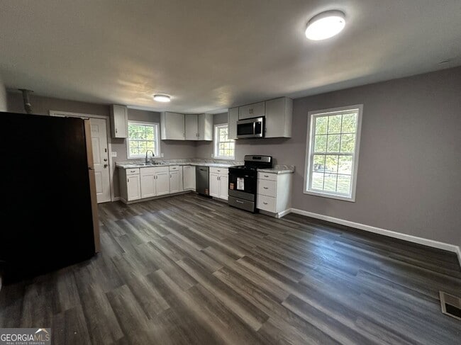 Photo - 88 Watson Dr SW