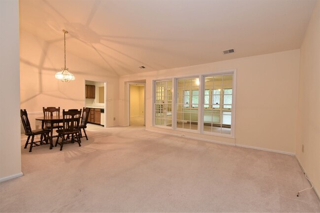 Photo - Big and Beautiful 2 Bedroom, 2 Full Bathroom, North Bethesda Condo!