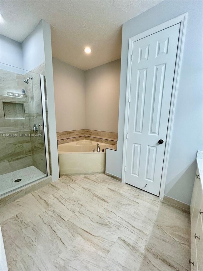 Photo - 607 NE 35th Ave