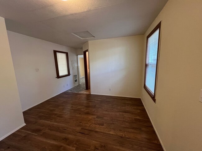 Photo - 412 NW Manzanita Ave Unit B