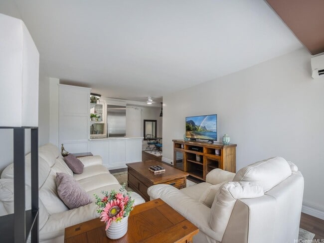 Photo - 1-bed, 1-bath condo located in Waikiki. In... Unit 409