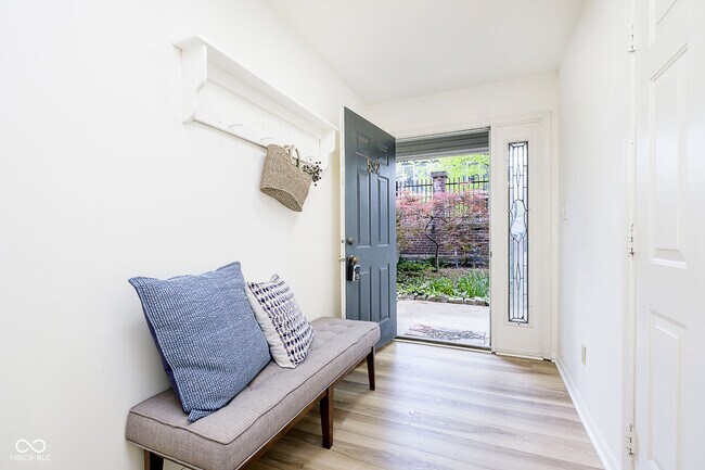 Photo - 592 E Vermont St