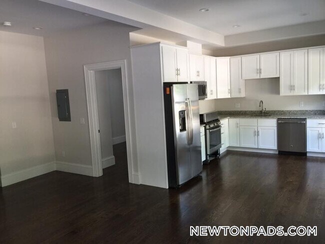 Photo - 2044 Beacon St Unit 2