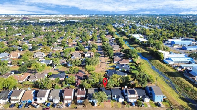 Building Photo - 10250 Bridgeland Ln