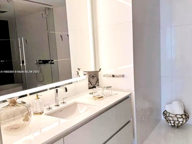 Photo - 300 Biscayne Boulevard Way House