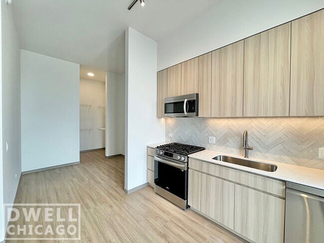 Photo - 503 S Damen Ave