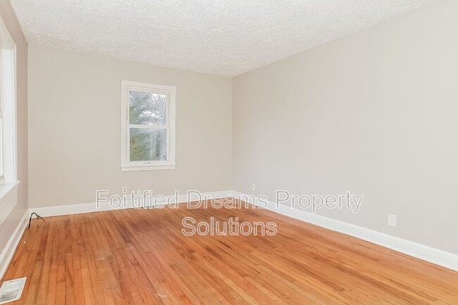 Photo - 401 Gregory St SW