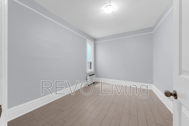 Photo - 477-477 King St E