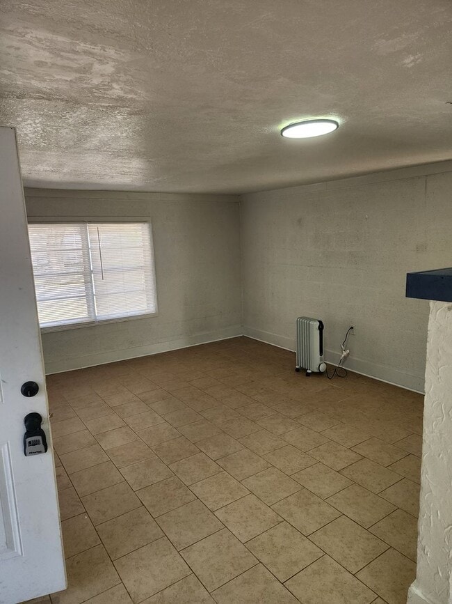 Photo - 2 Bed / 1 Bath Home for Rent – $850 (Utili...