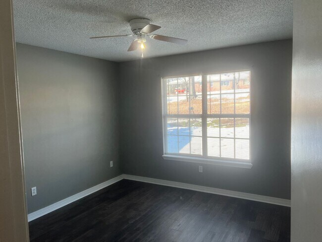 Photo - 2 Bed 1 Bath Duplex