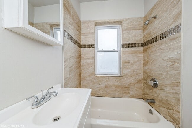 Photo - 1506 E 67th St Unit 208