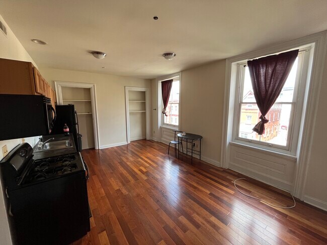 Photo - 4056 Chestnut St