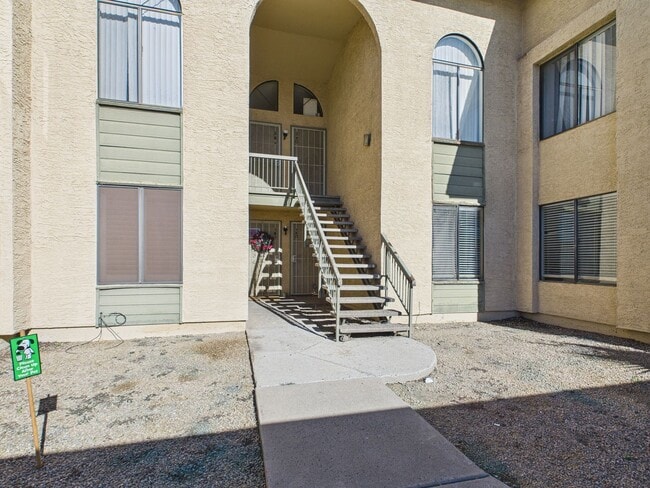 Building Photo - Peoria Ave. #140