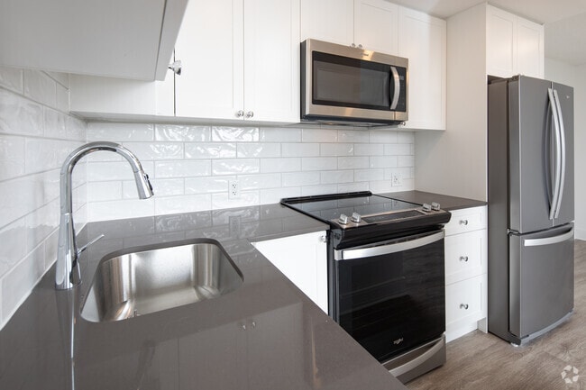 Interior Photo - 1255 Pendrell Street