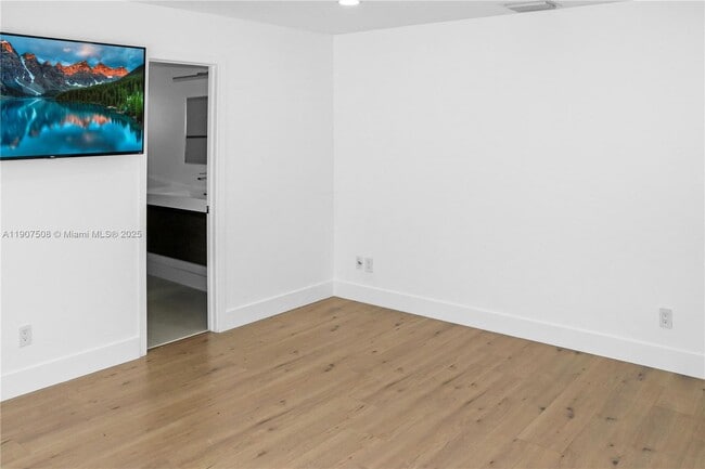 Photo - 11020 SW 140th Ave Unidad Room