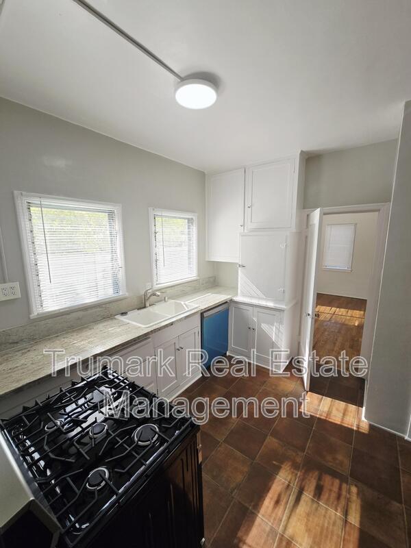 Building Photo - 347 Arden Ave Unit 3