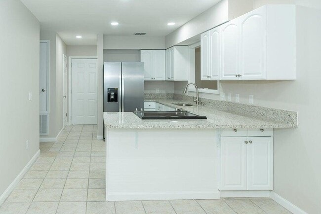Photo - 127 Newcastle Cir