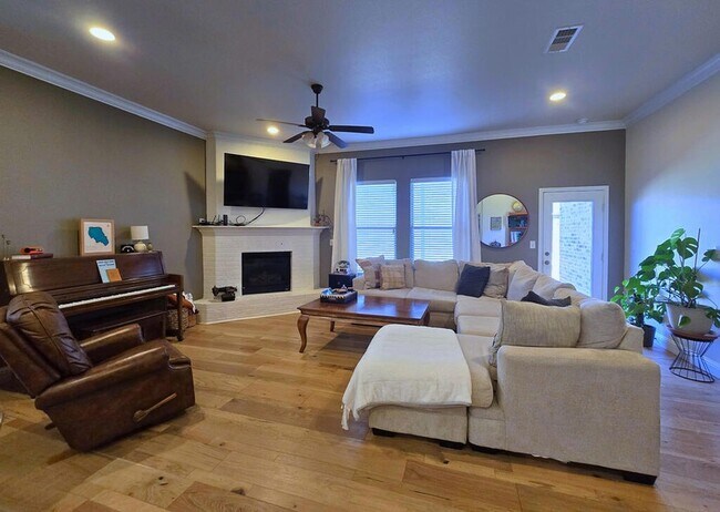1517 Brand Ln