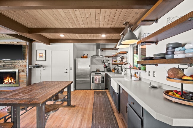 Photo - 1542 Fieldcrest Ln