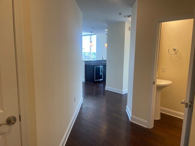 Photo - Spacious 2 Bedroom Corner Unit in Sought After Luxurious Highrise