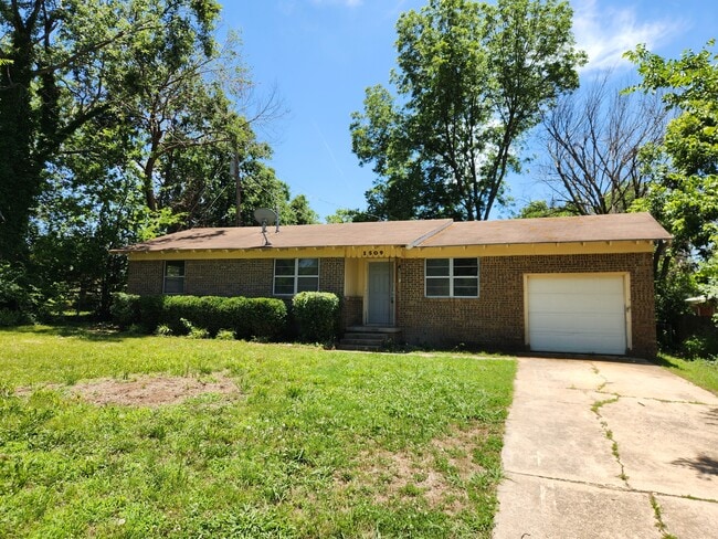 Building Photo - 1509 E Nancy St