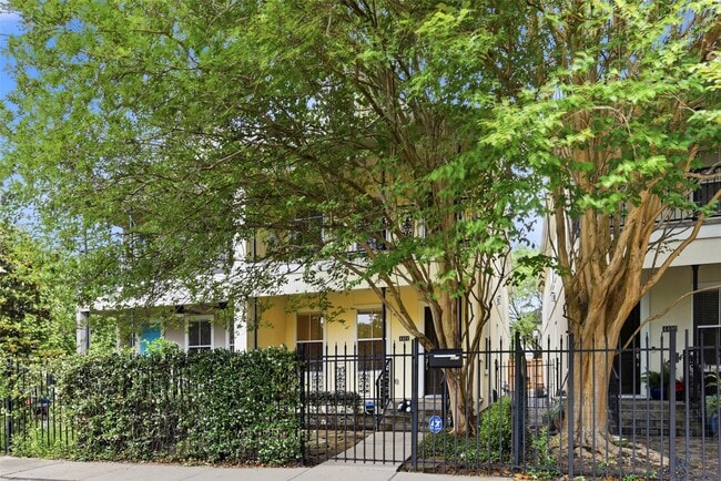 Photo - 4424 Blossom St