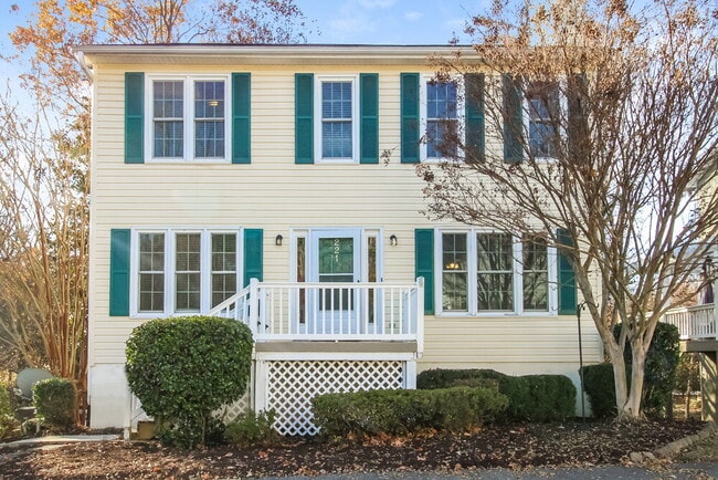 Building Photo - 221 Guinevere Ct