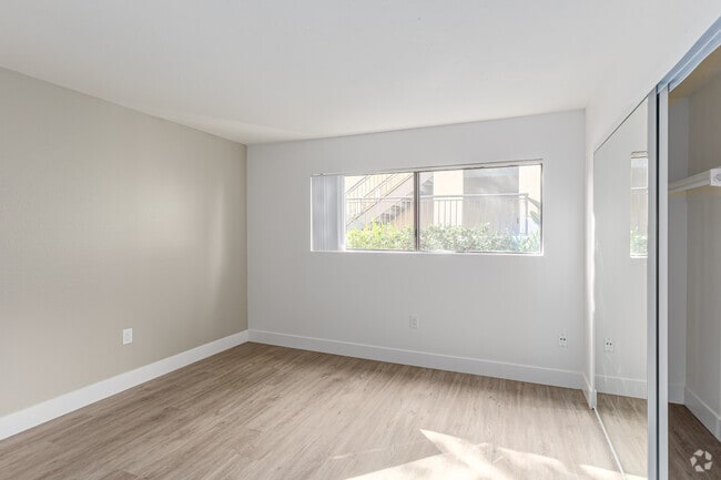 1BR, 1BA - 620SF - Bedroom