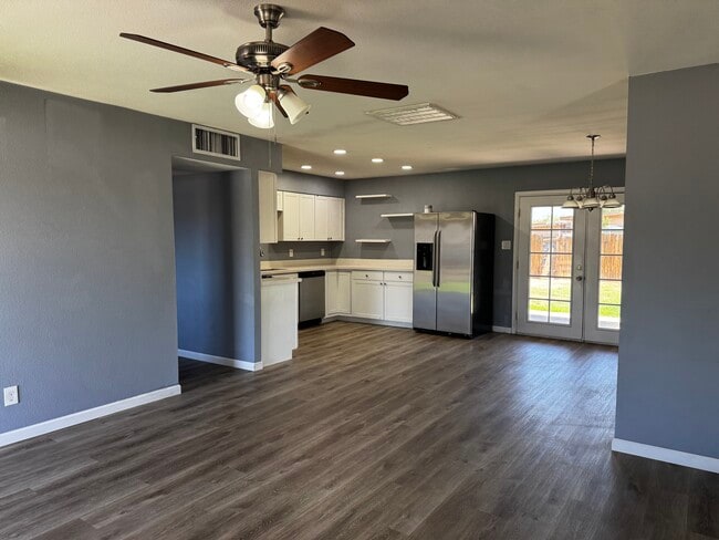 Photo - 2211 N 50th Dr