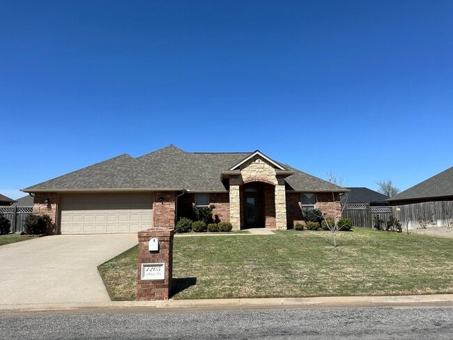 Building Photo - 1205 Alma Dr