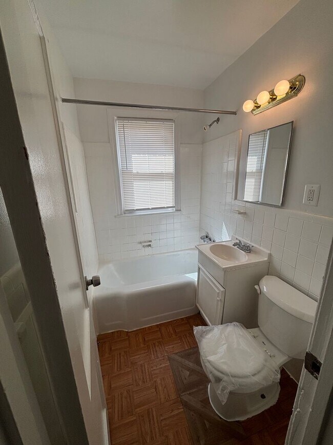 Photo - 135 KENNEDY ST NW