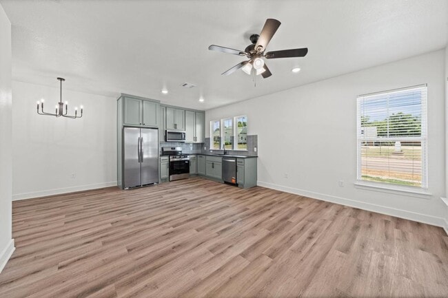 Photo - 717 N 3rd St
