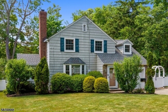 Building Photo - 328 E Cedar St